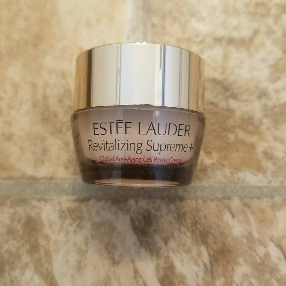 Estee Lauder Revitalizing Supreme